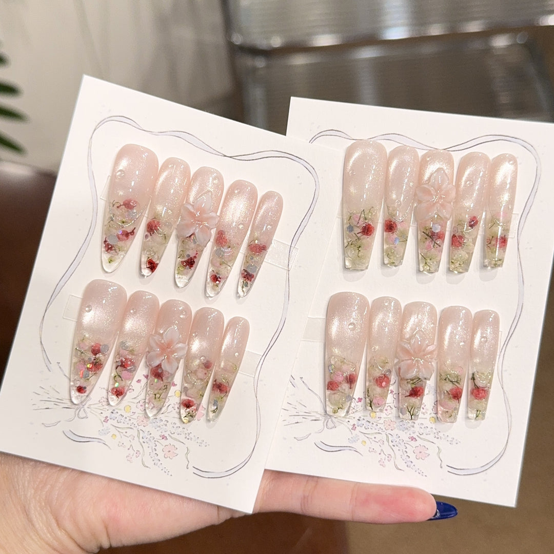 Künstliche Nagelspitzen mit Floralen Details Karnz