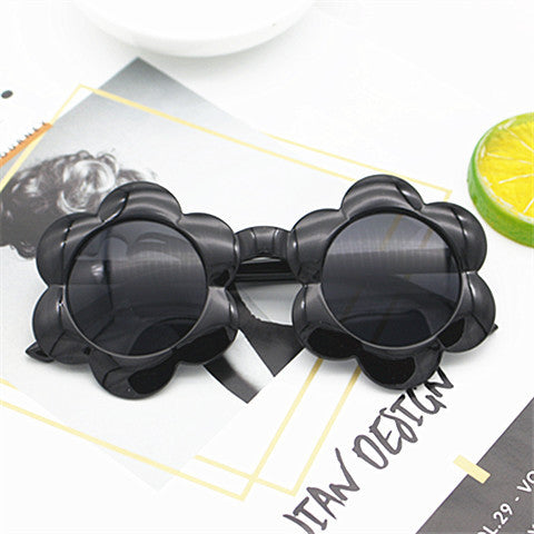 Damen Sonnenbrille im verspielten Blumenmuster Karnz