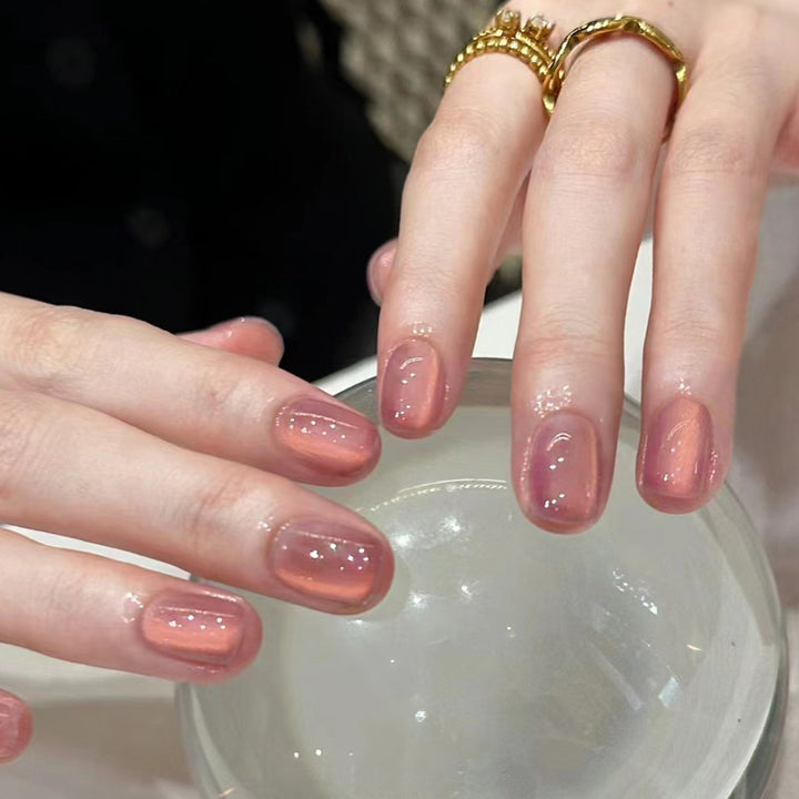 Kunstvolle Nagelverzierung Karnz