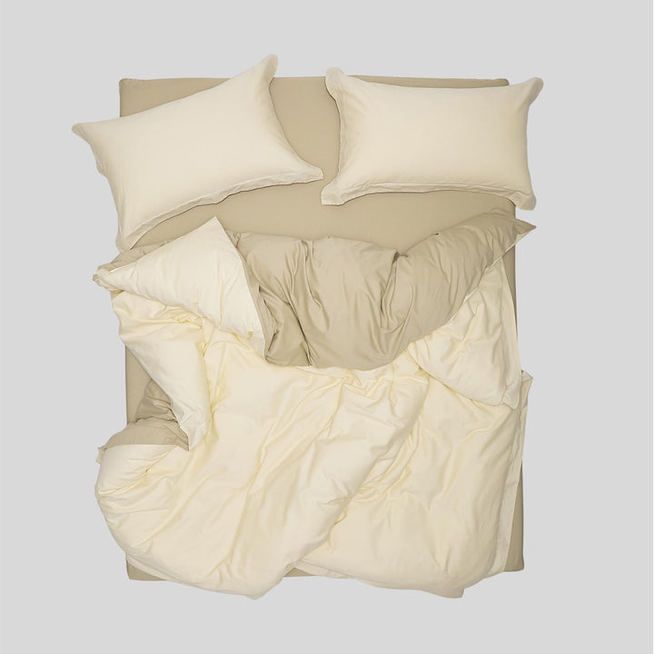 Minimalist gewaschenes gebürstetes Baumwoll-Bettwäsche-Set mit tiefem Spannbetttuch und Kissenbezügen