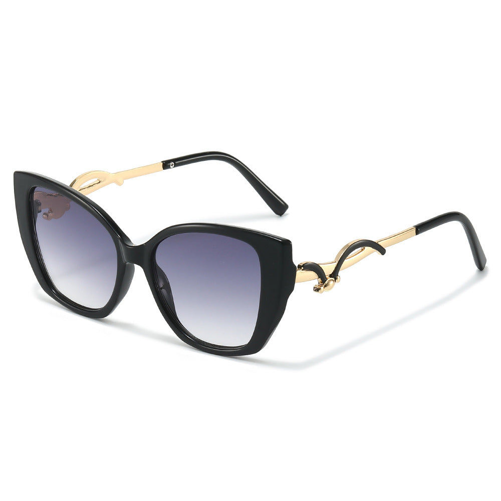 Übergroße Geometrische Katzenaugen-Sonnenbrille mit goldenen Akzenten Karnz