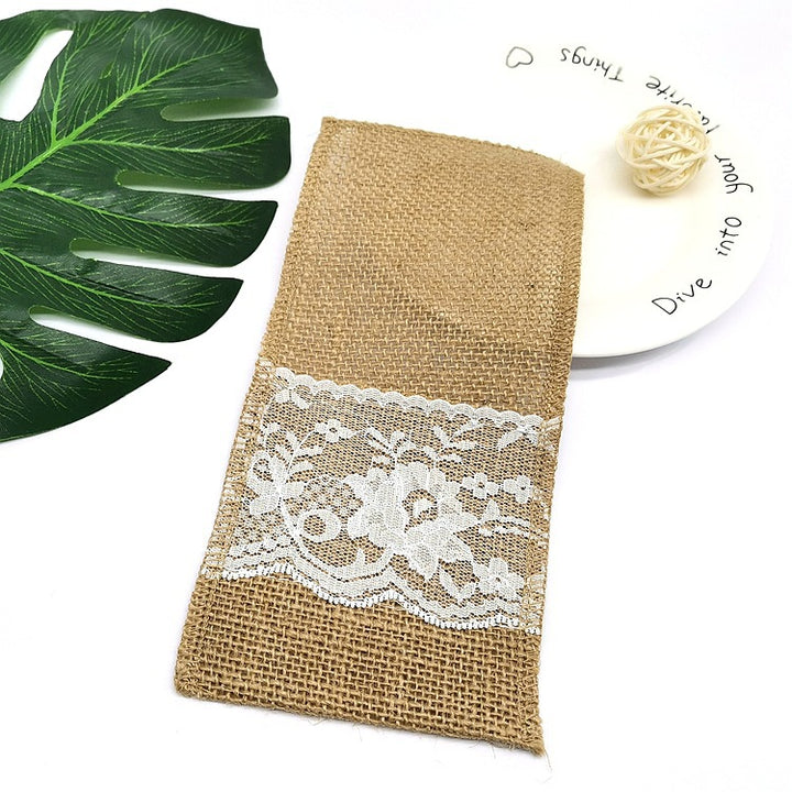 Dekorative Bestecktücher aus Jute mit Spitzenbesatz