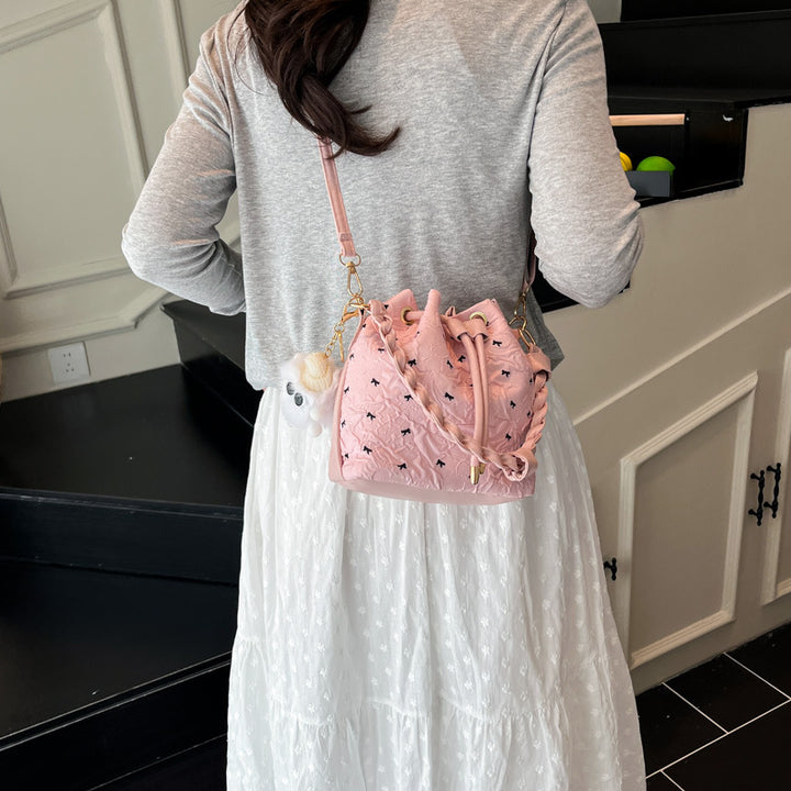 Charmante bestickte Eimer-Handtasche