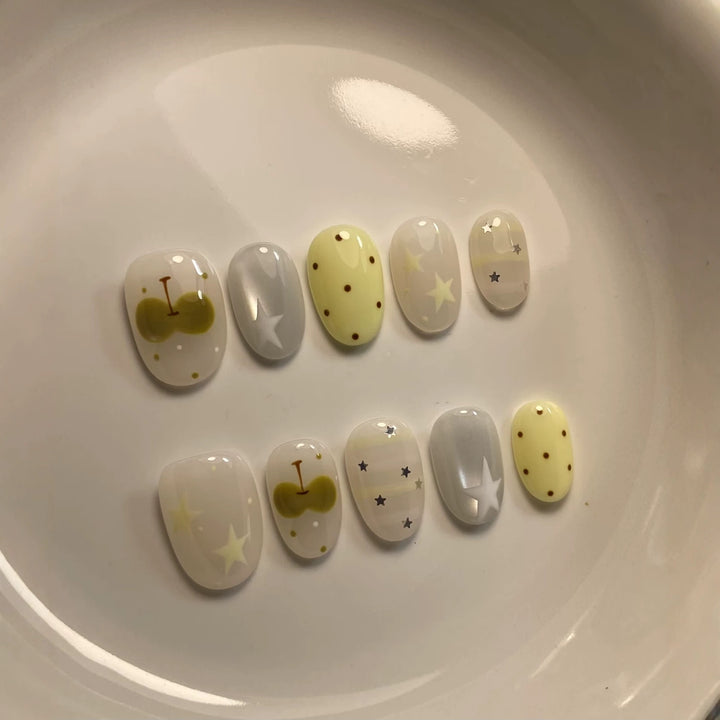 Künstlerisches dekoratives Press-on-Nagelset