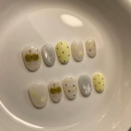 Künstlerisches dekoratives Press-on-Nagelset