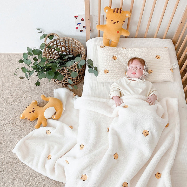 Weiches Floral besticktes Werfen Decke