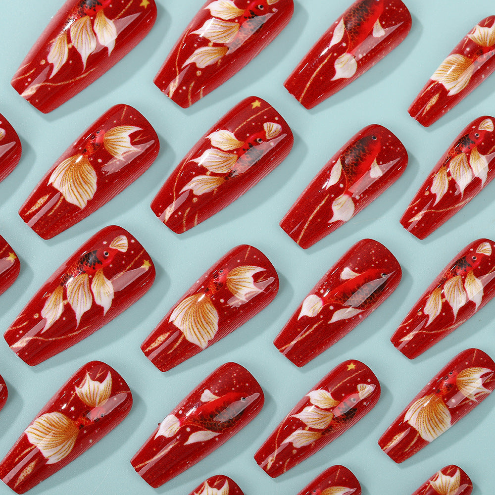 Kunst-Nageltips mit floralen Akzenten Karnz