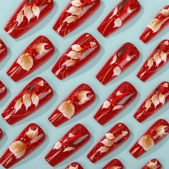 Kunst-Nageltips mit floralen Akzenten Karnz