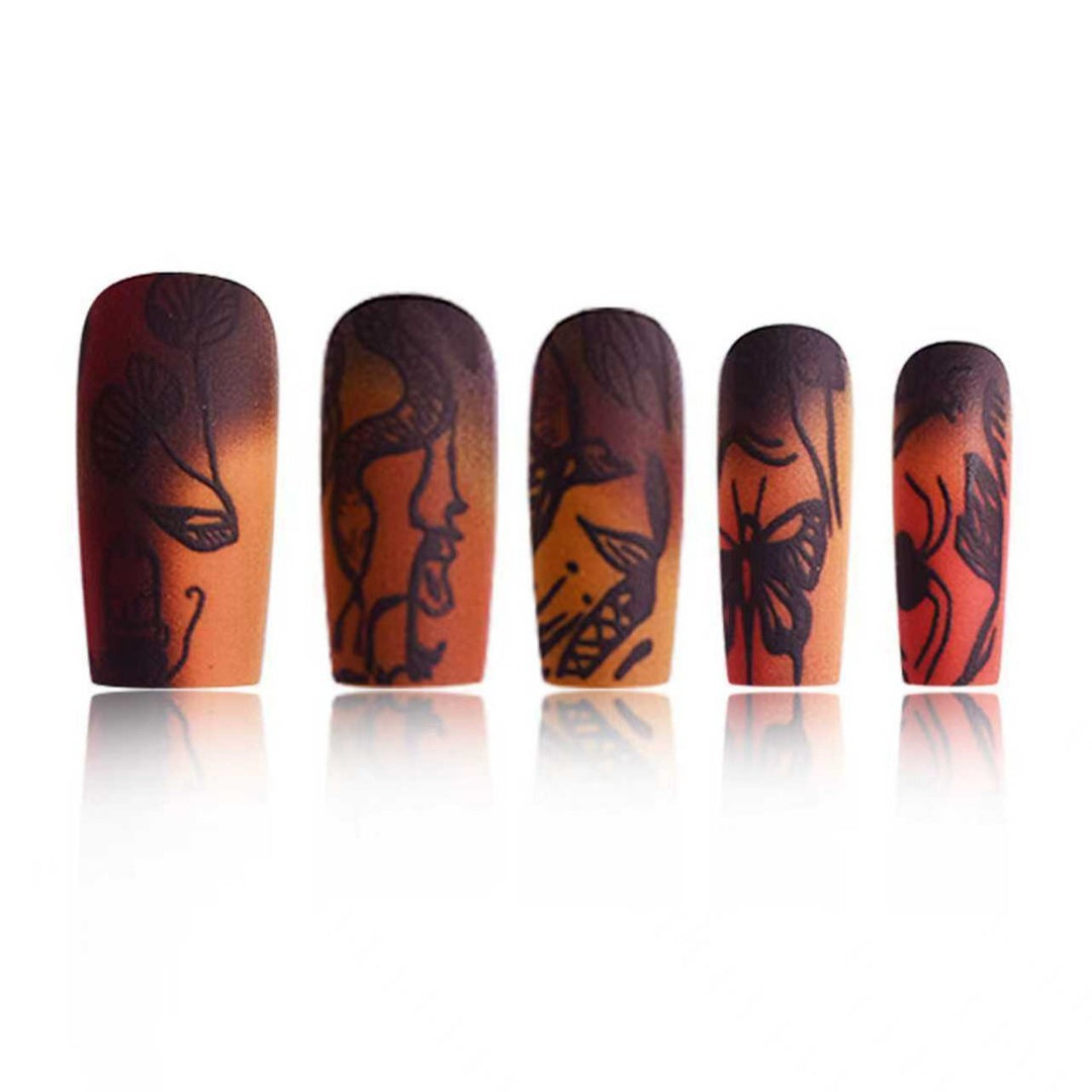 Künstlerische Nagelkunst Karnz