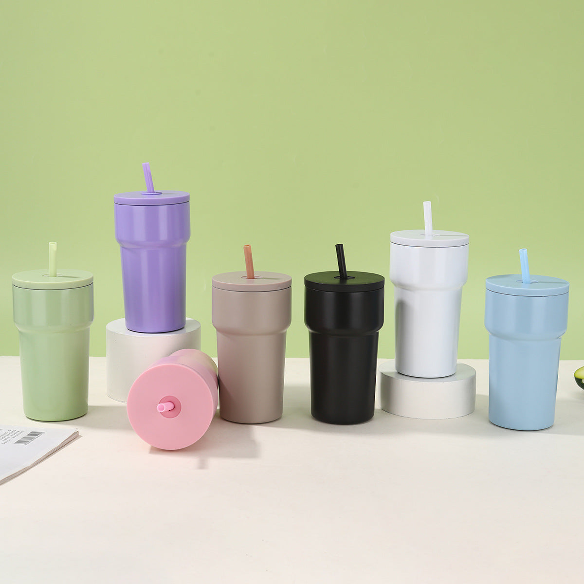Unisex Isolierter Trinkbecher mit Staubschutzdeckel und Strohhalm Karnz