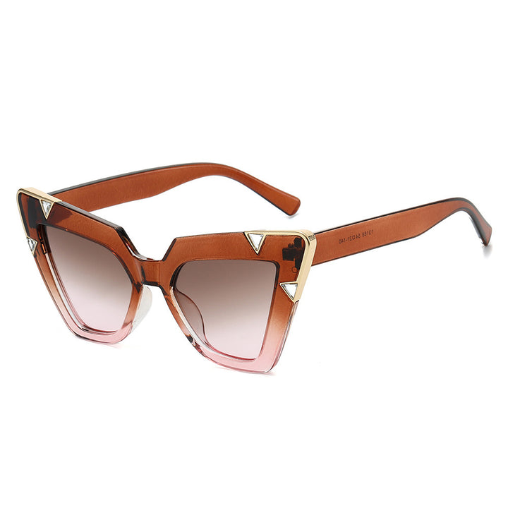 Statement Cat-Eye Sonnenbrillen mit dekorativen Akzenten Karnz