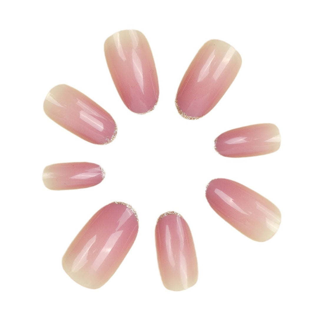 Elegante Stiletto-Nagelerweiterungen mit glitzernden French Tips Karnz