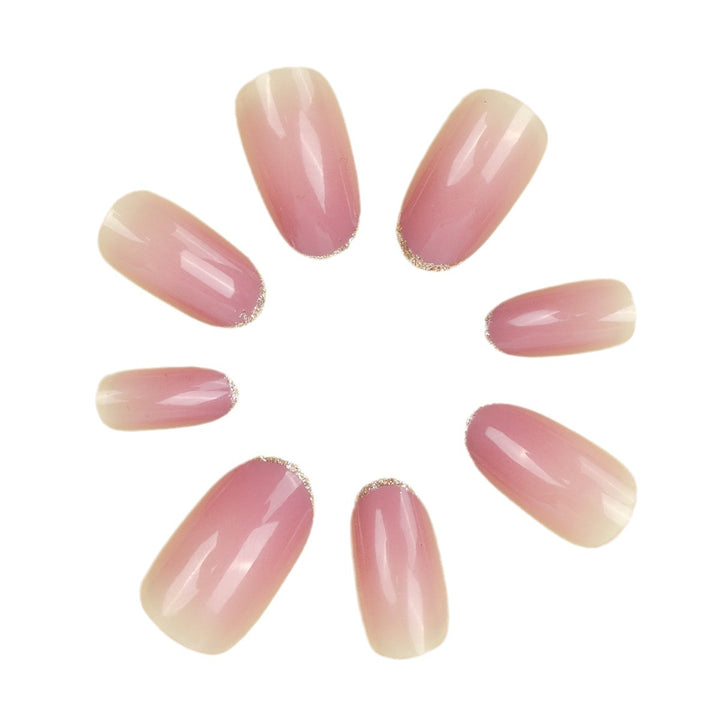Elegante Stiletto-Nagelerweiterungen mit glitzernden French Tips Karnz