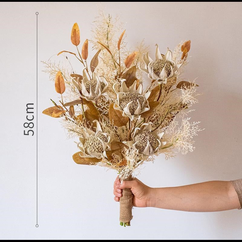 Künstlerischer getrockneter Blumenstrauß