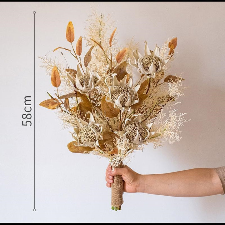 Künstlerischer getrockneter Blumenstrauß