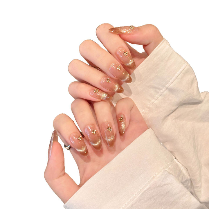 Stylisches Press-On-Nagelset mit verzierten Spitzen