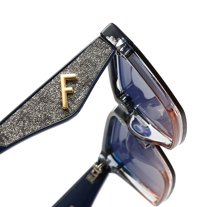 Damen quadratische Sonnenbrille mit edelmattiertem Rahmen und modischen Akzenten Karnz