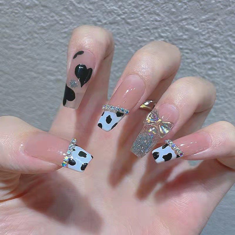 Dekoratives florales Press-On-Nagelkunst-Set Karnz