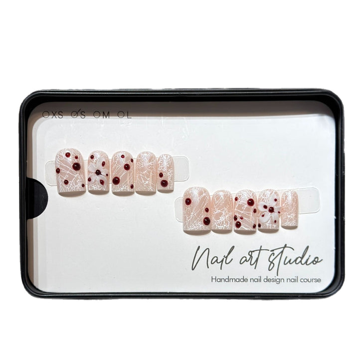 Künstlerisches Press-On Nagelkunst-Set mit einzigartigem Design Karnz