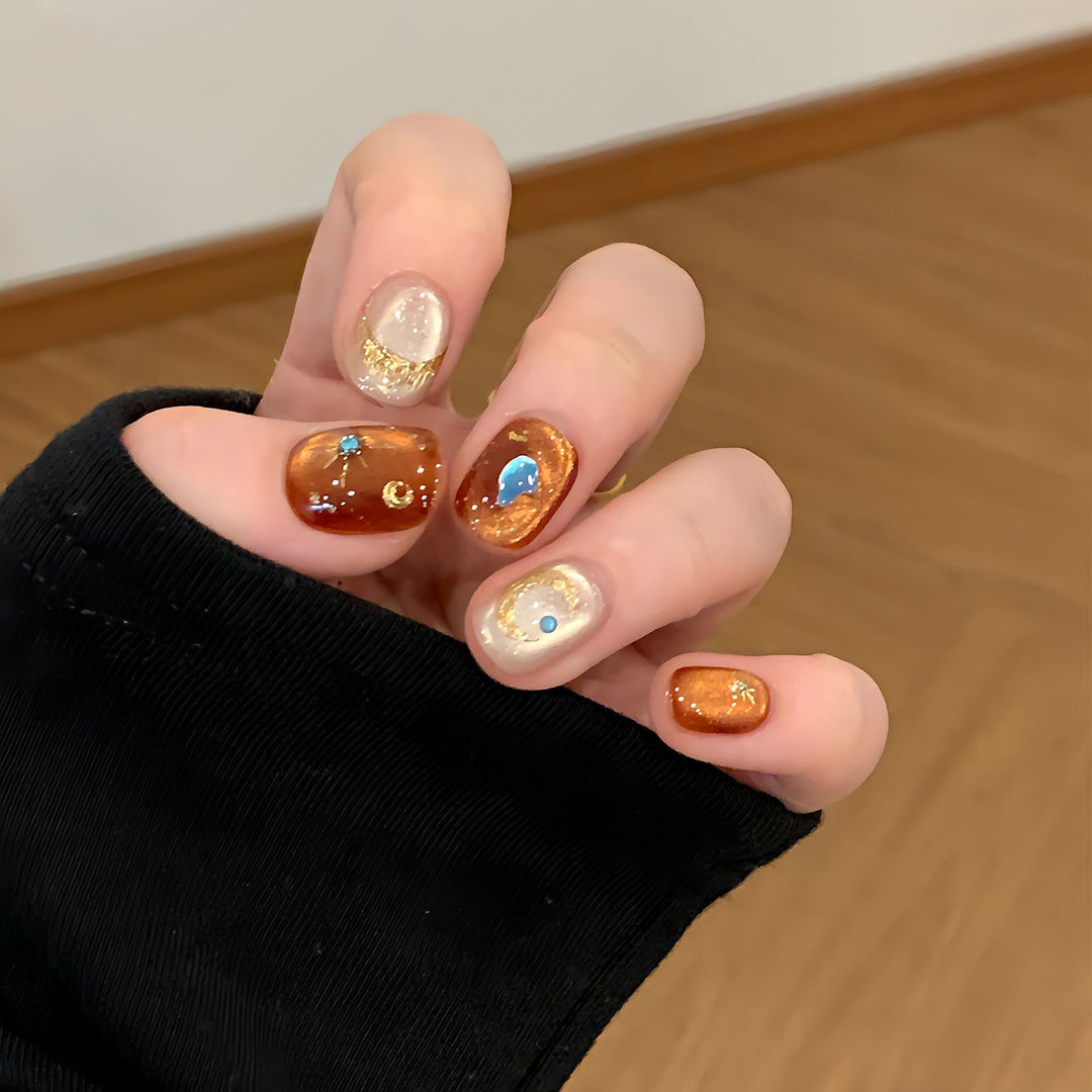 Kunstnägel mit Glamourösem Metallic-Effekt Karnz