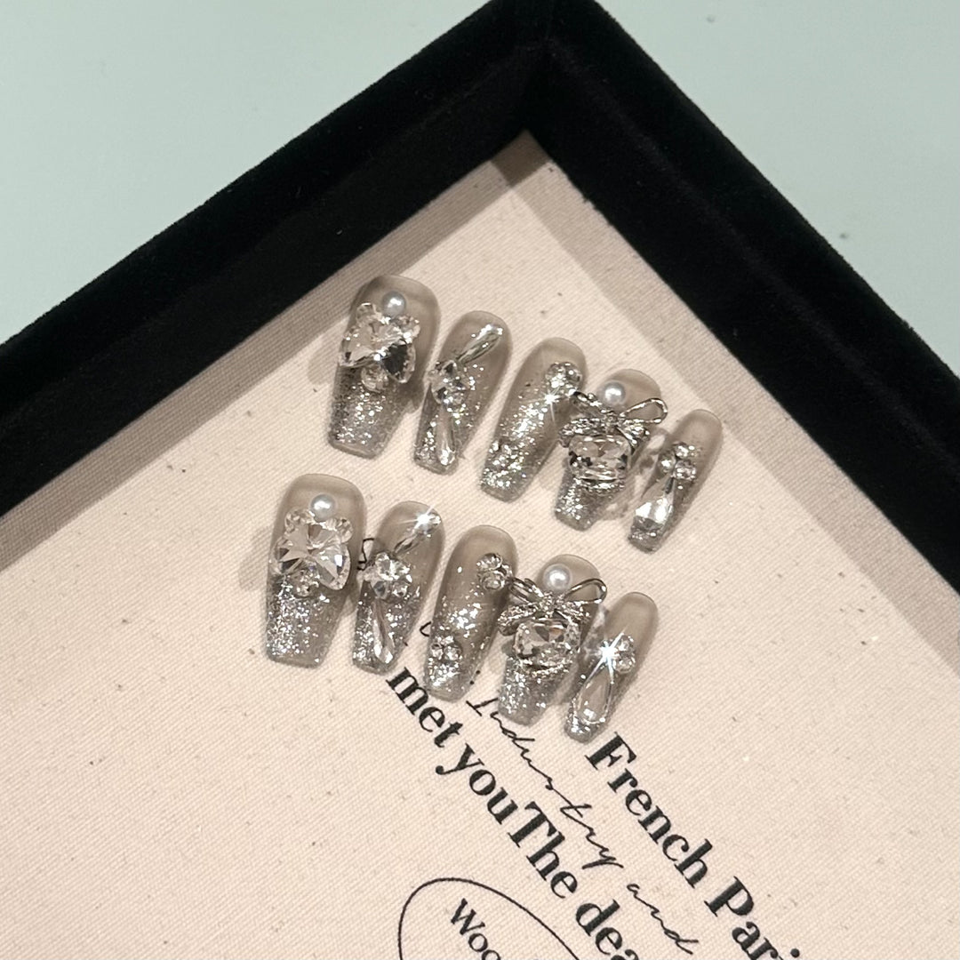 Verführerisches, mit Kristallen verziertes Press-On Nagelset