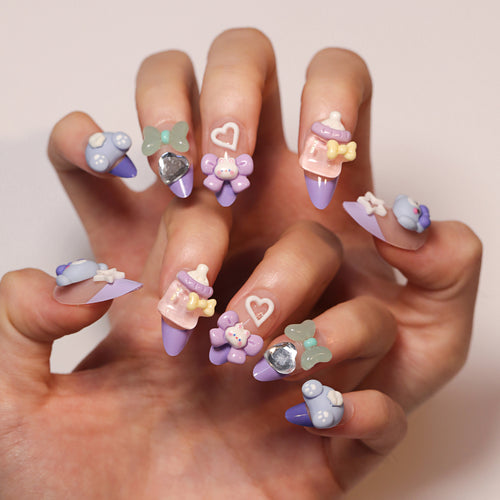 Künstliche Nagelkunst mit verspielten Motiven Karnz