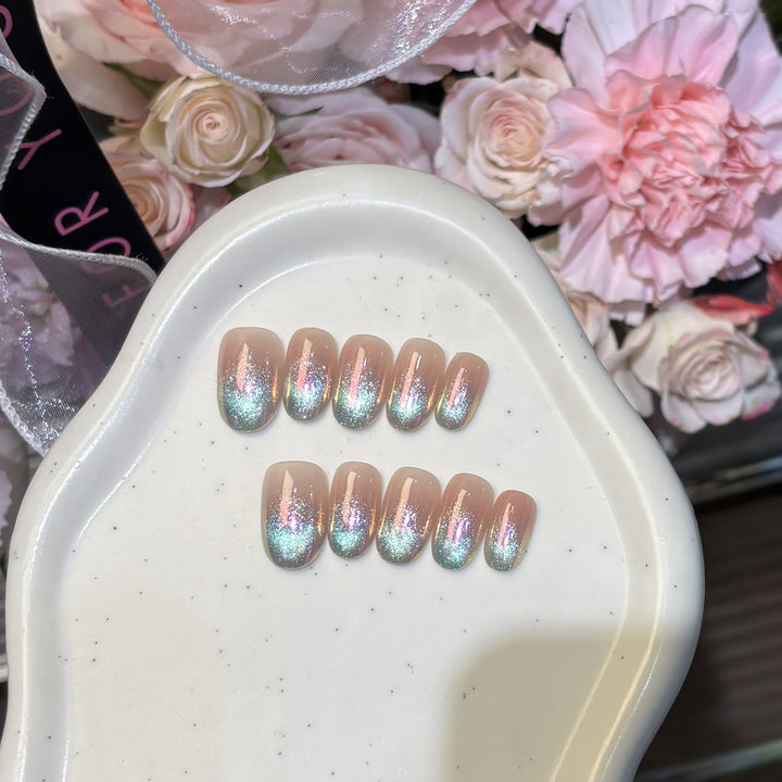 Künstliche Nagelspitzen mit Schimmerndem Ombre-Effekt Karnz