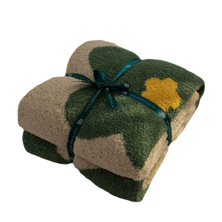 Grobstrick-Bouclé-Wohndecke mit großflächigem Blumenmotiv und Teddy-Textur Karnz