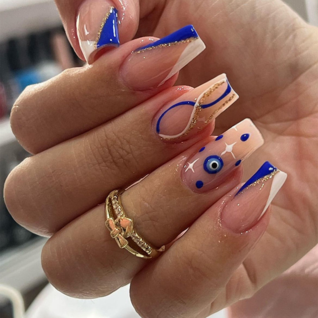 Künstlerische Press-On Nagelkollektion Karnz