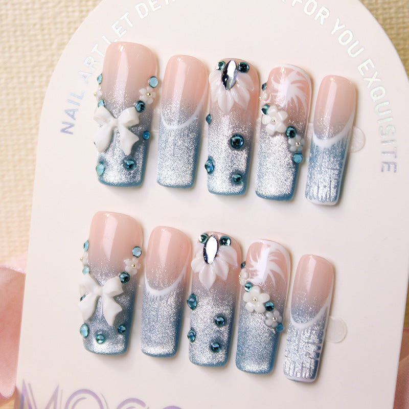 Kunstnagelset mit elegantem Glitzer-Design und feinen Verzierungen Karnz