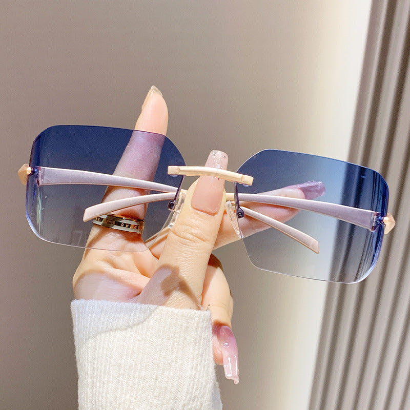 Damen modische quadratische Sonnenbrille mit verziertem Metallrahmen Karnz