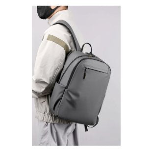 Moderner minimalistischer struktureller Rucksack Karnz