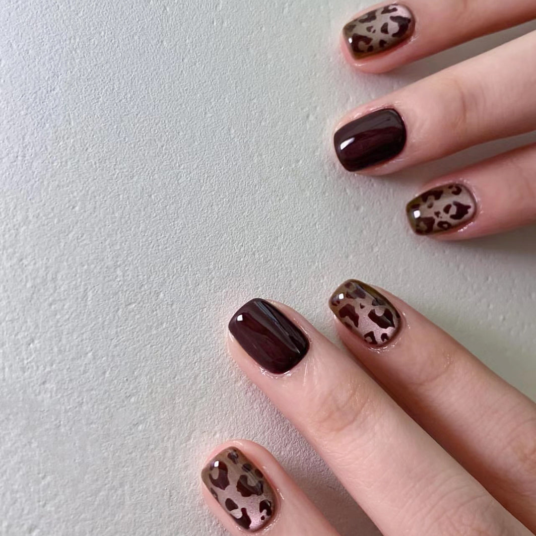 Trendige Stiletto-Nägel Karnz