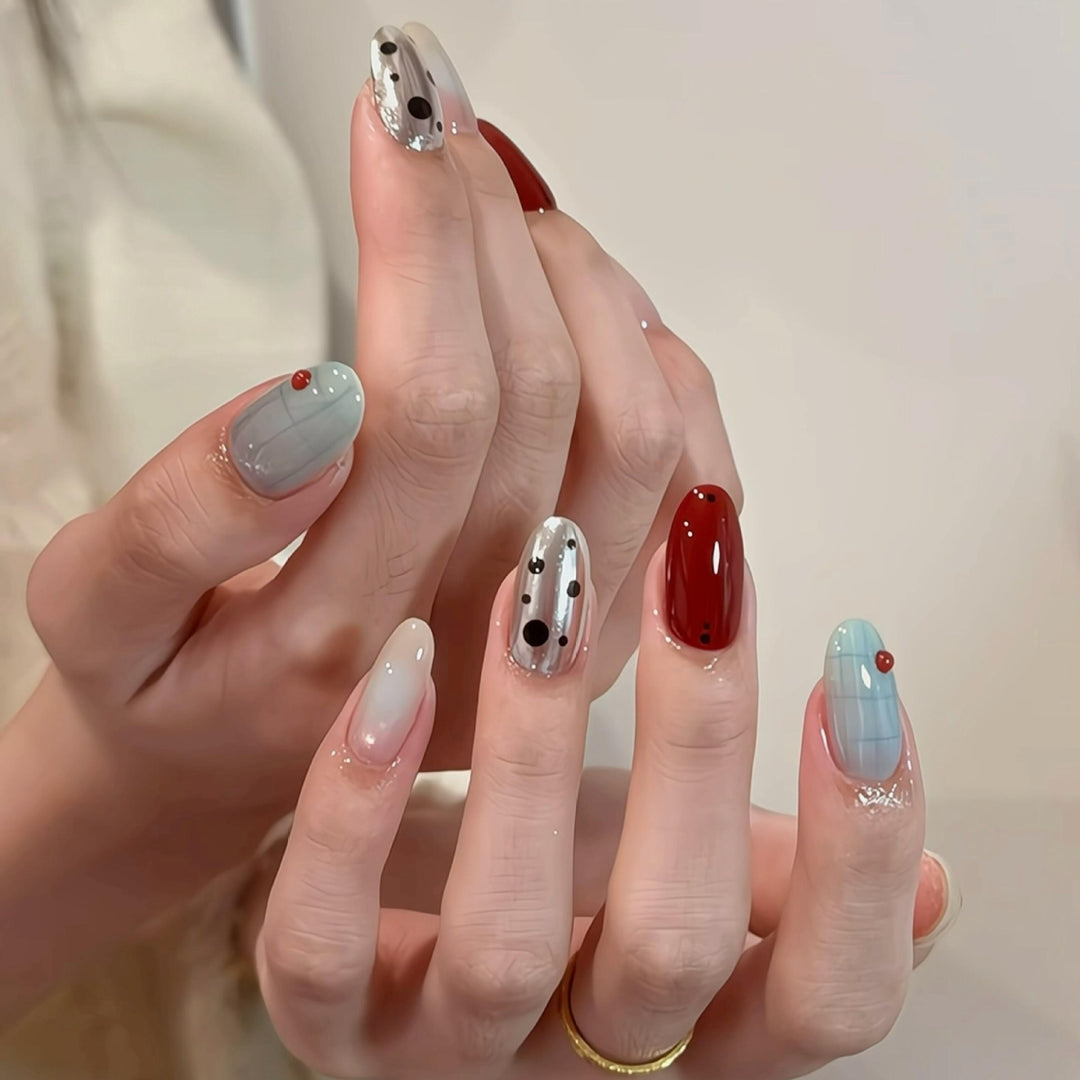 Kunstnägel mit Kreativem Geometrischen Design und Modernen Akzenten Karnz