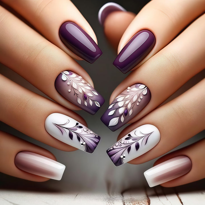 Kunstnägel mit elegantem floralen Design Karnz