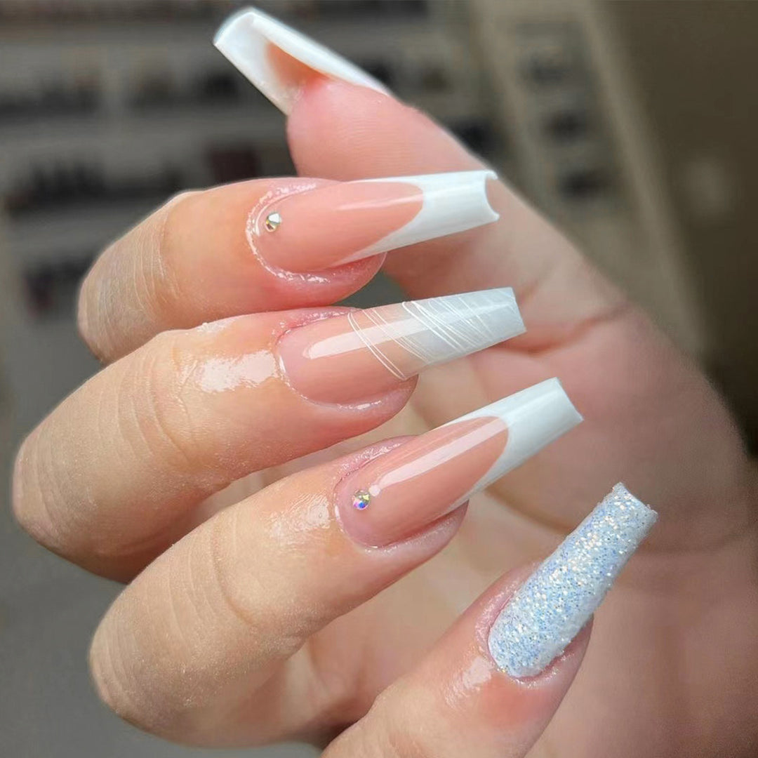 Künstliche Nagelverlängerungen mit elegantem Glitzer-Design Karnz