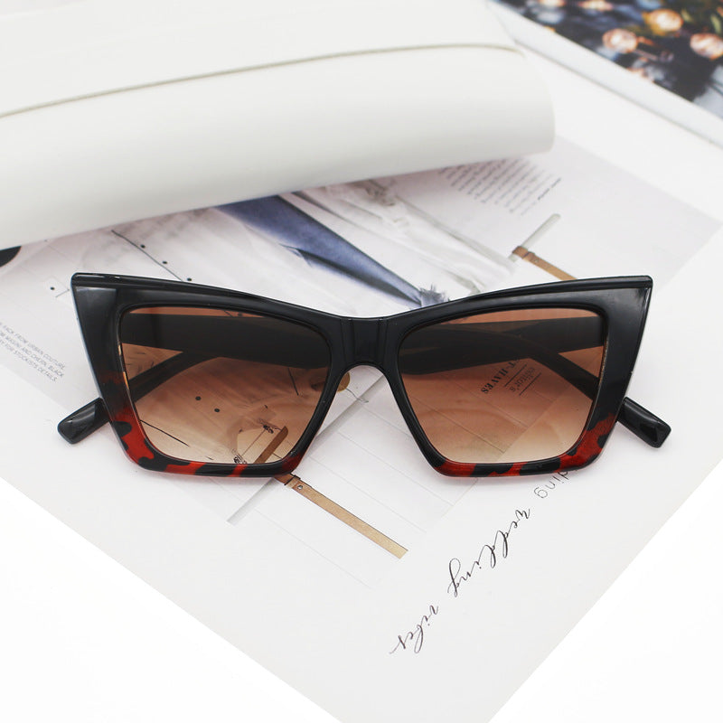 Damen Katzenaugen-Sonnenbrille mit transparentem Rahmen und UV-Schutz Karnz