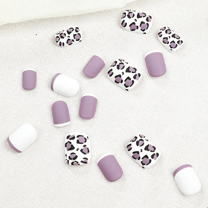 Glamouröse Nagelkunst mit eleganten Leopardenmotiven und Farbverlauf Karnz