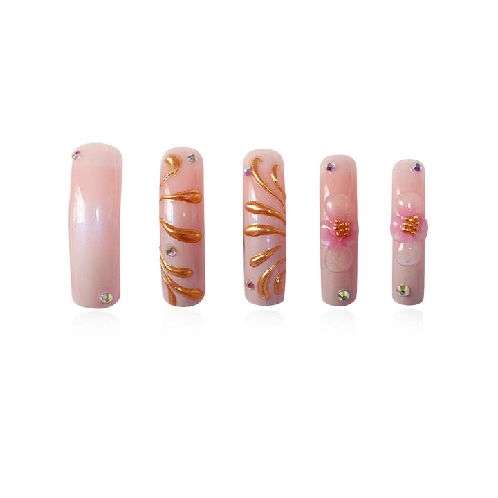 Luxuriöse goldakzentuierte Press-On Nagelkunst Karnz