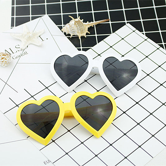 Damen Herzförmige Sonnenbrille im modernen Design Karnz