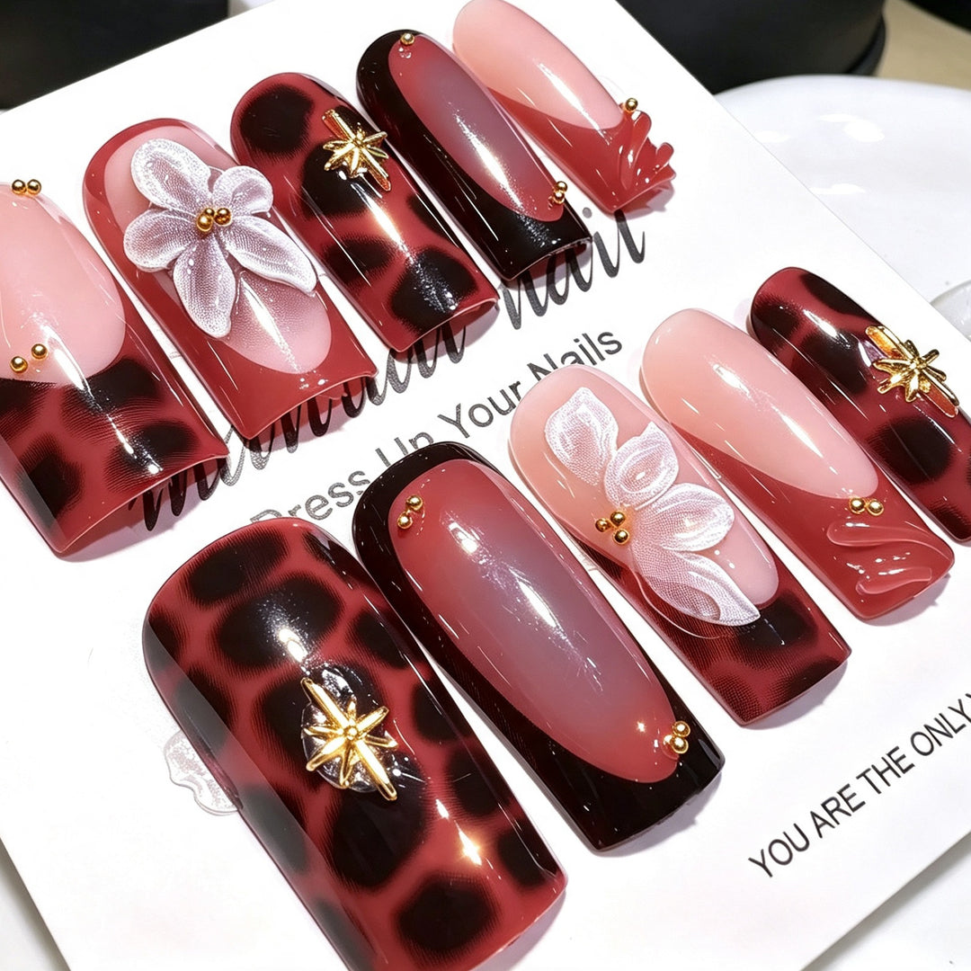 Künstlerisches Floral Press-On Nagelset Karnz