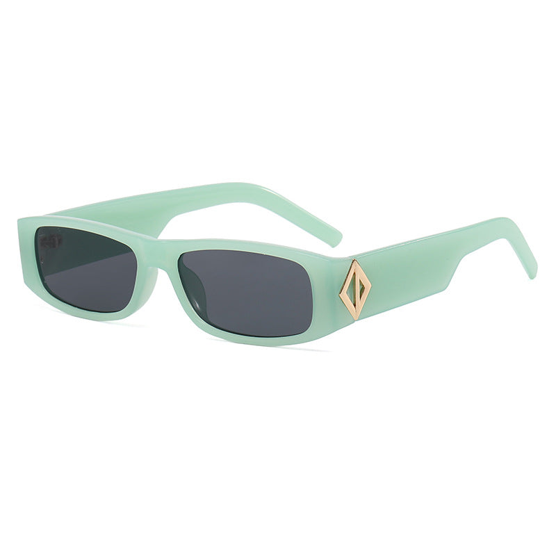 Damen modische rechteckige Sonnenbrille mit stilvollem Metallapplikation Karnz