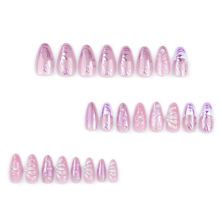 Künstliche Nagelverlängerungen mit filigranen Blumendesigns und Glitzerakzenten Karnz