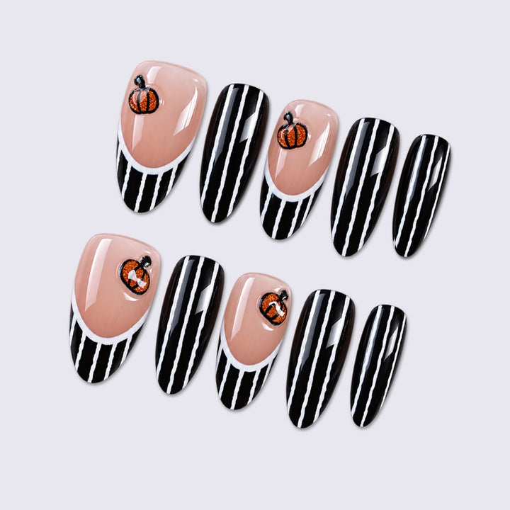 Kunstnagelset mit eleganten Zebra-Designs und kreativen Akzenten Karnz