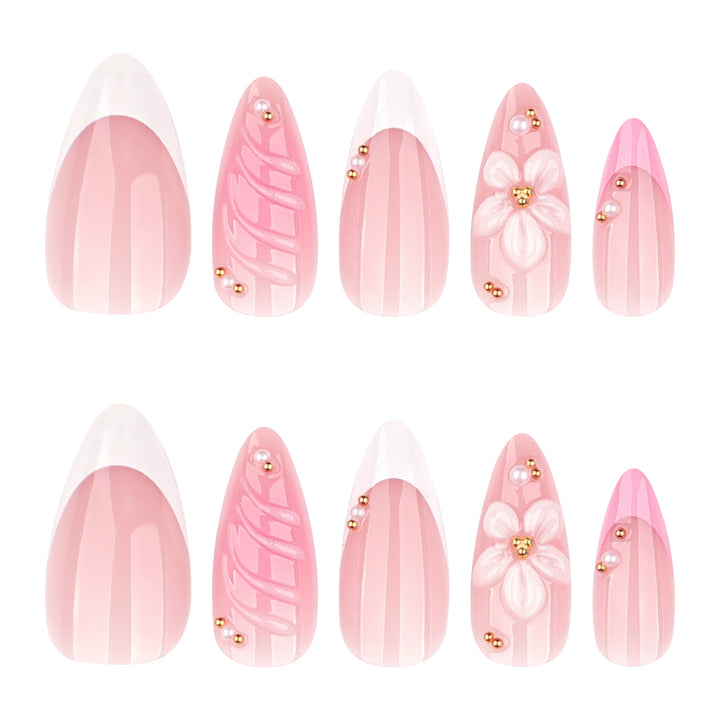 Künstliche Nagelkunst mit Floral-Design und Glitzerakzenten Karnz