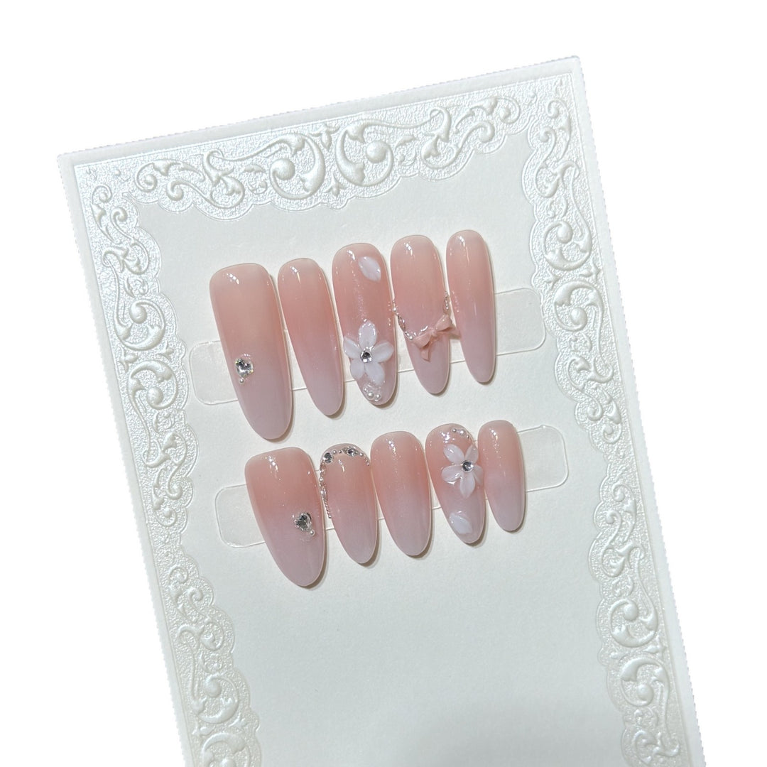 Florales Press-On Nagelkunst-Set Karnz