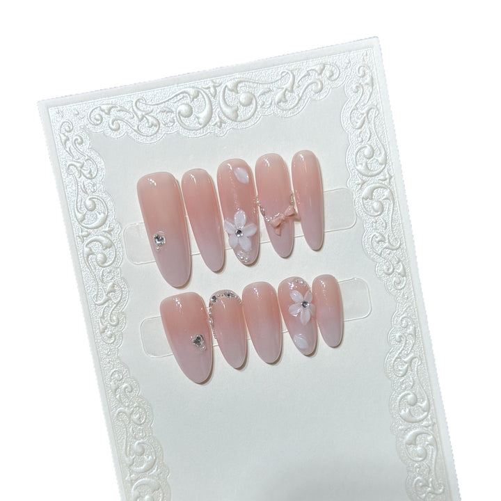 Florales Press-On Nagelkunst-Set Karnz