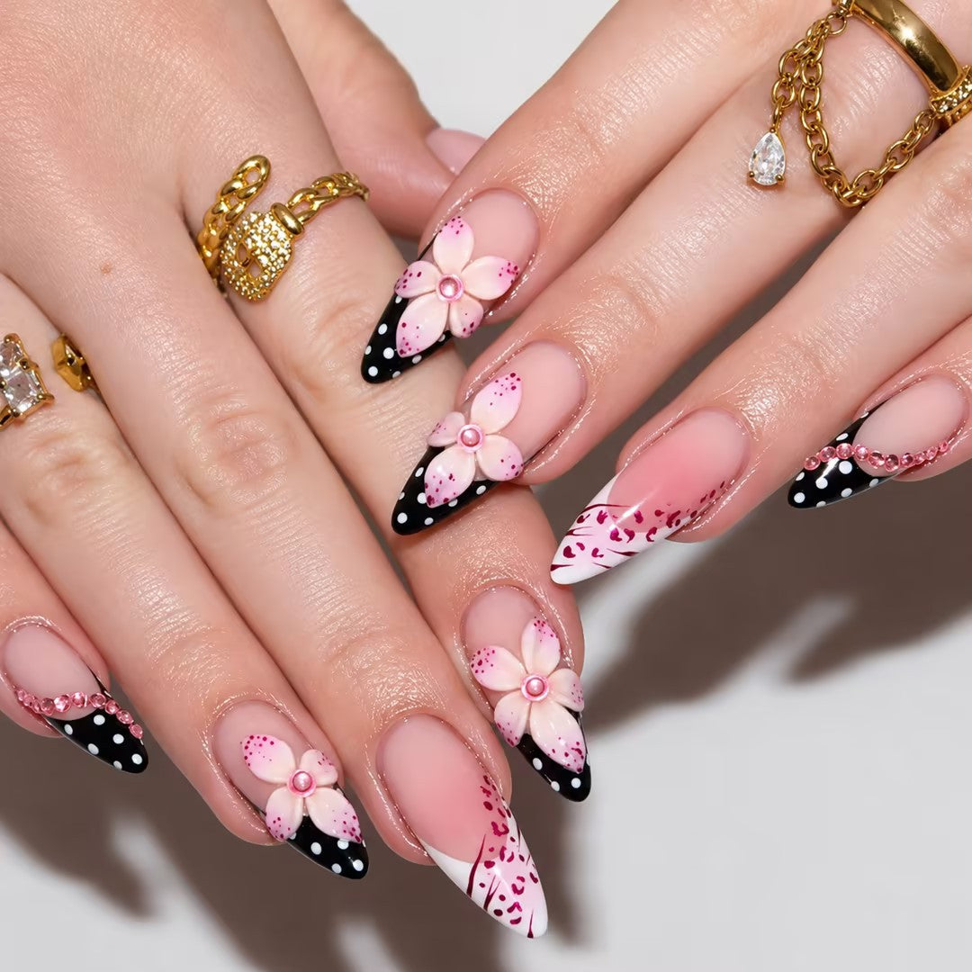 Premium Nagelstecker mit floralen Motiven Karnz
