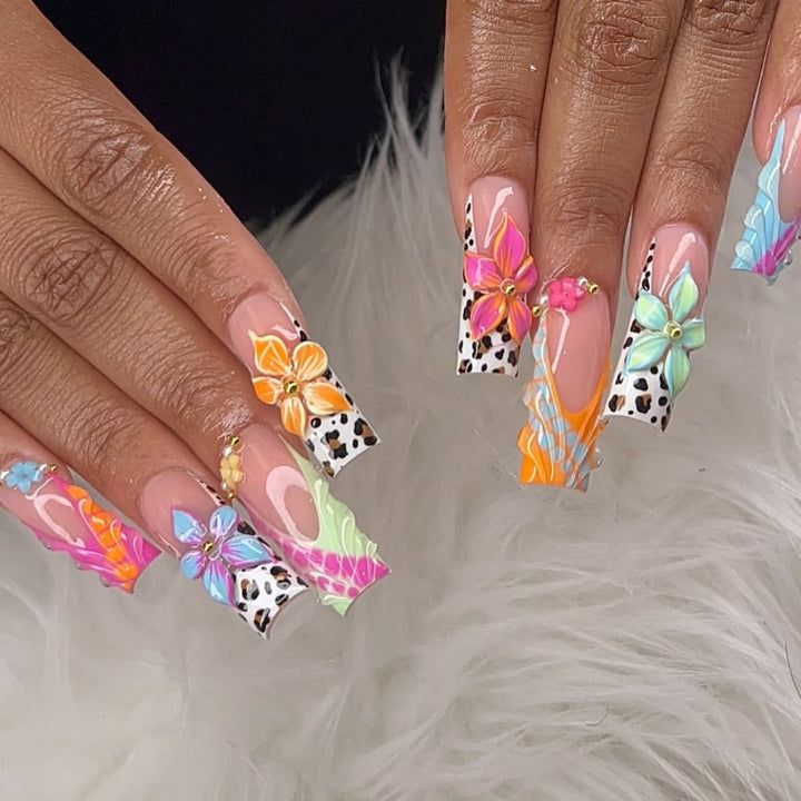 Lebendige Blumen 3D Nagelkunst Verlängerungen Karnz