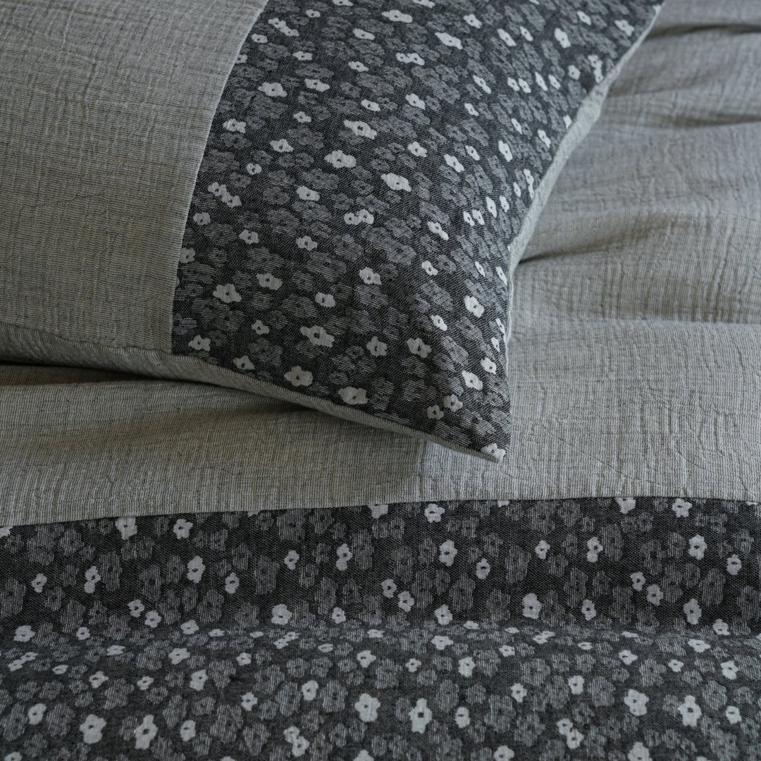Umkehrbare Baumwoll-Leinen Bettwäsche mit floralem Patchwork Kissenbezügen